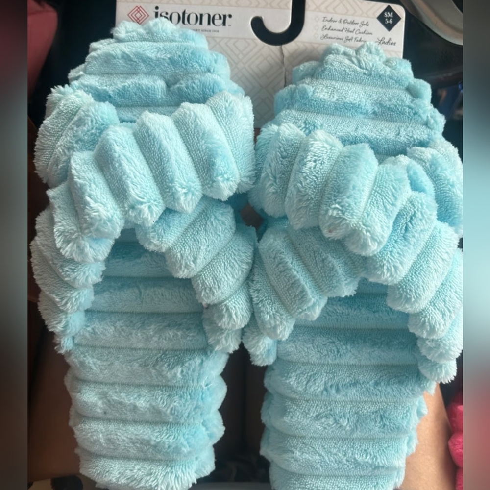 Isotoner Signature Margo Spa slippers, New Size 5-6
